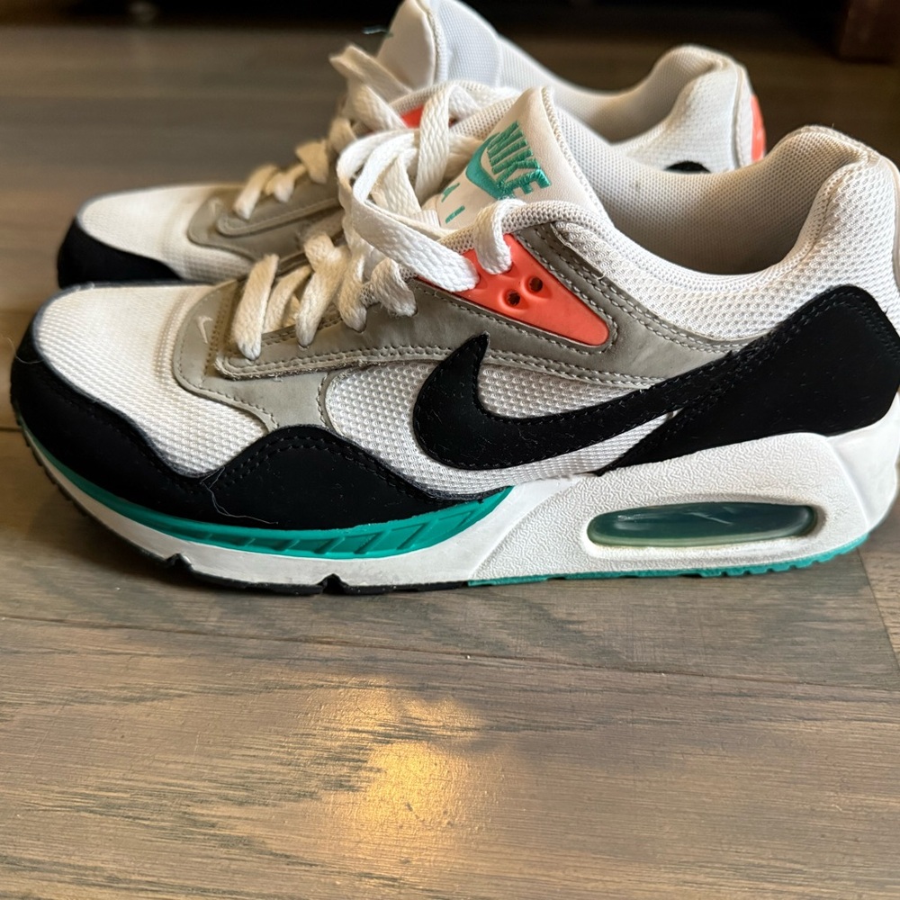 Nike ' Air Max Sneakers women’s 7 - White and Black